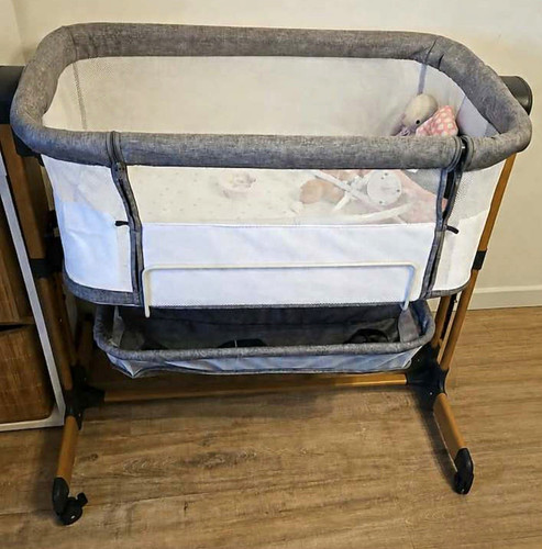 Baby beistellbett auf rollen - beistellbett,