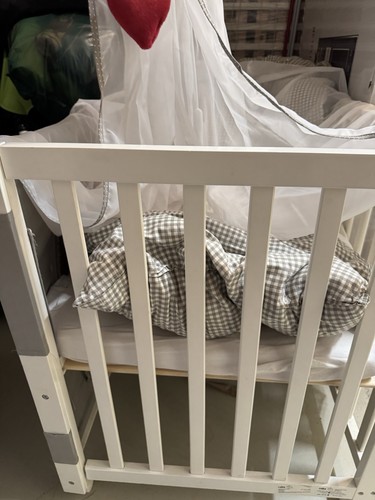 Weißes baby gitterbett mit - weißes,